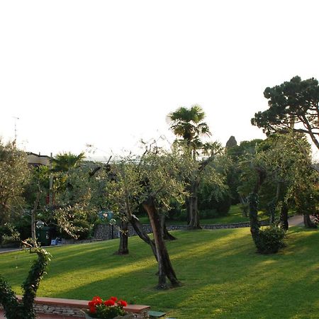 Hotel Desiree - Garda Lake Collection Sirmione Ngoại thất bức ảnh