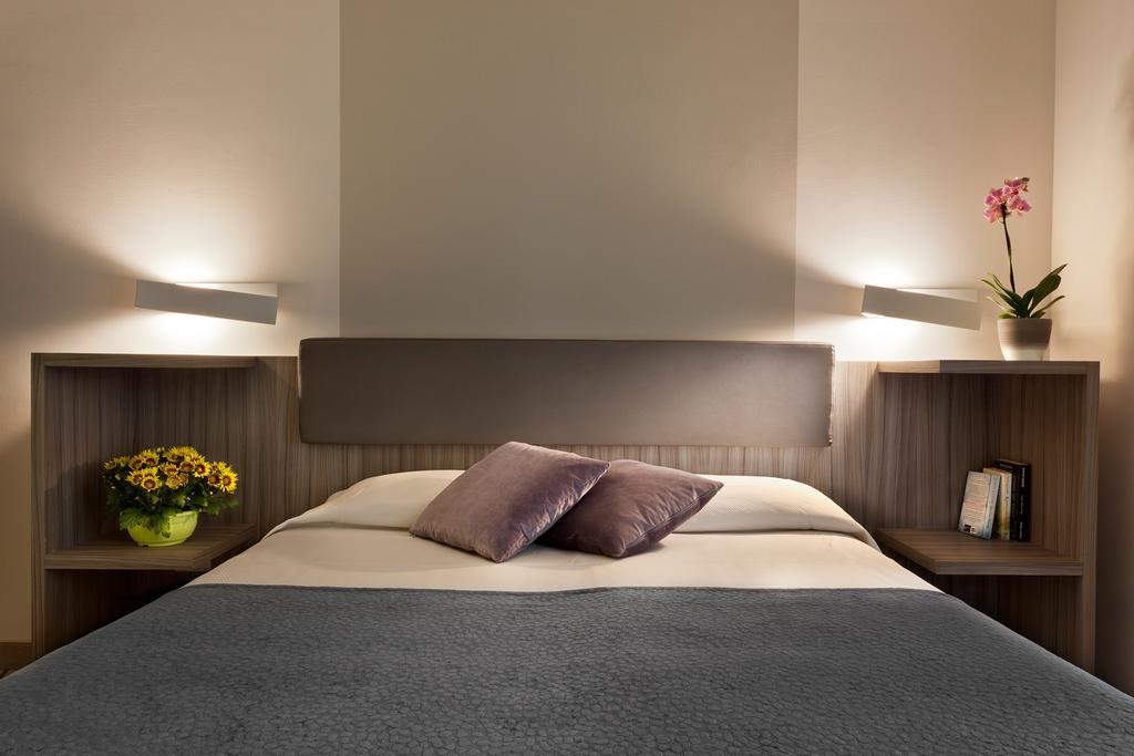 Hotel Desiree - Garda Lake Collection Sirmione Ngoại thất bức ảnh