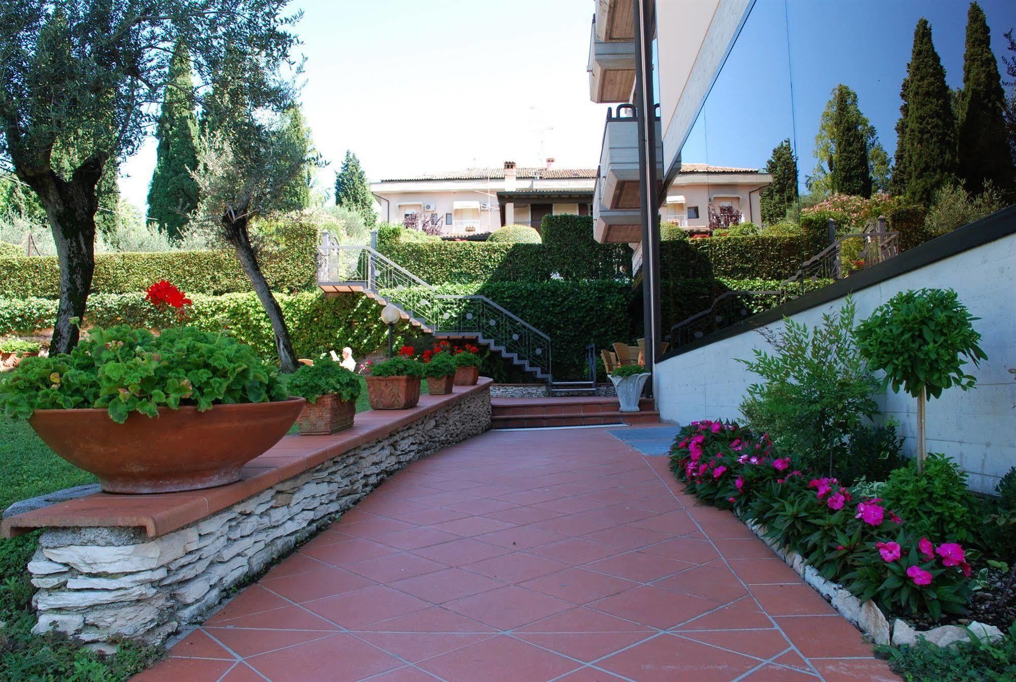 Hotel Desiree - Garda Lake Collection Sirmione Ngoại thất bức ảnh