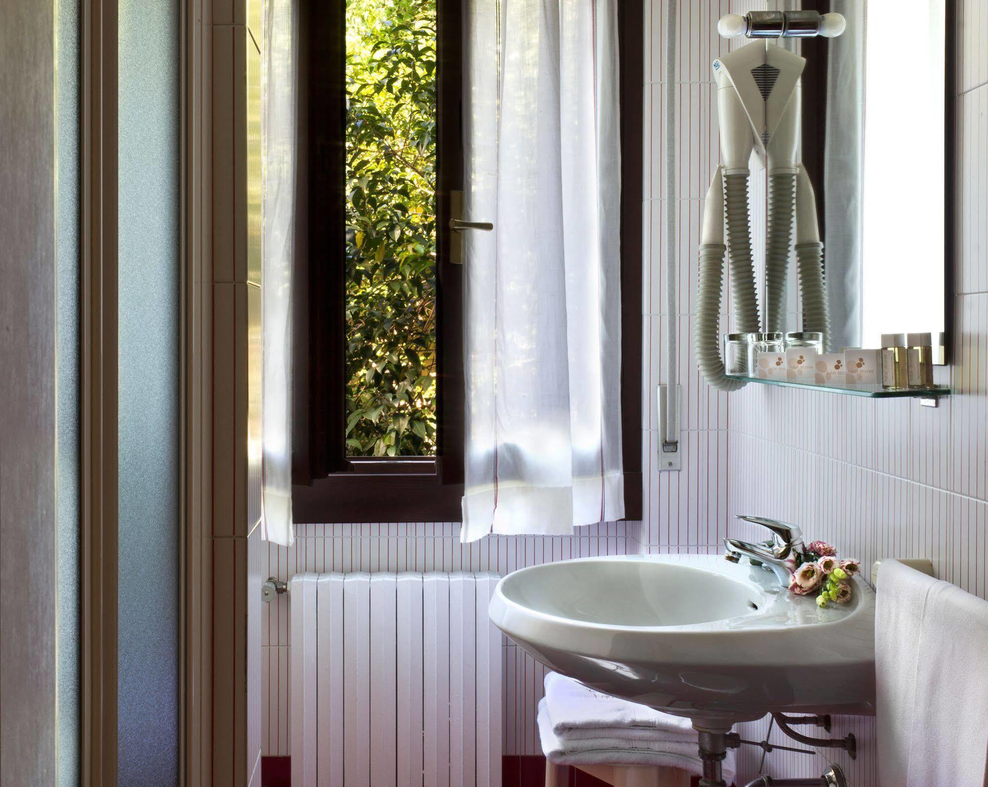 Hotel Desiree - Garda Lake Collection Sirmione Ngoại thất bức ảnh