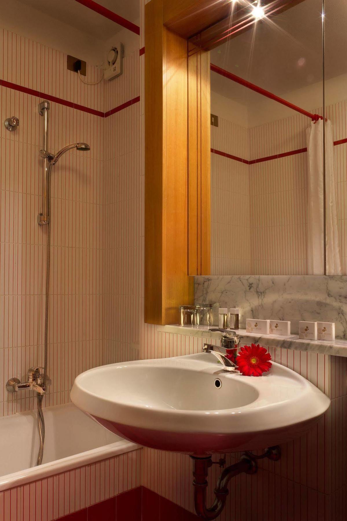 Hotel Desiree - Garda Lake Collection Sirmione Ngoại thất bức ảnh